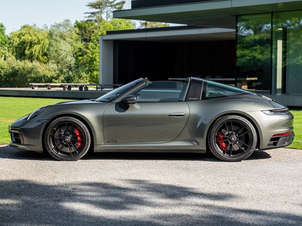 PORSCHE 992 TARGA 4 GTS